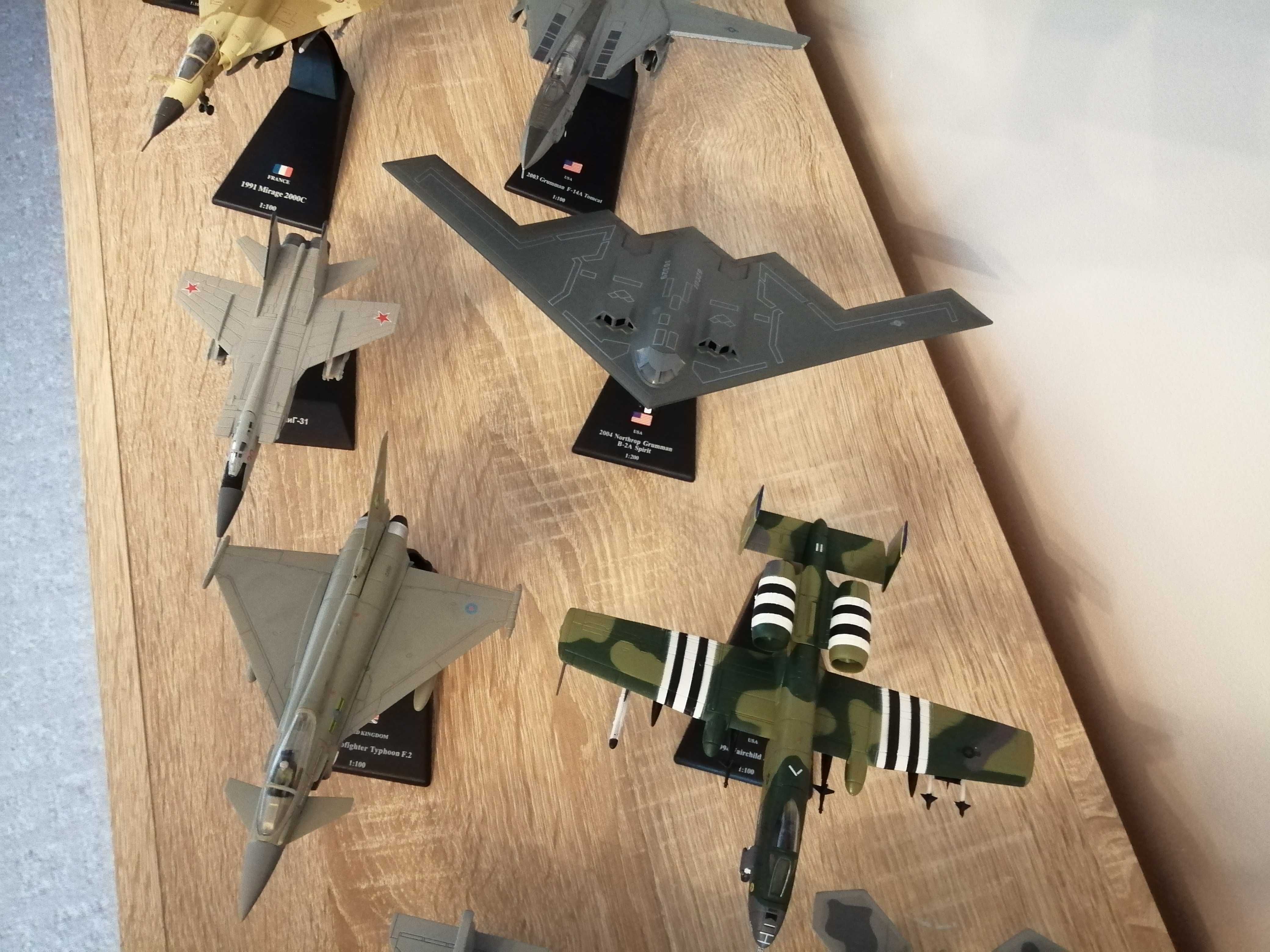 Kolekcja siedemnastu samolotów myśliwskich