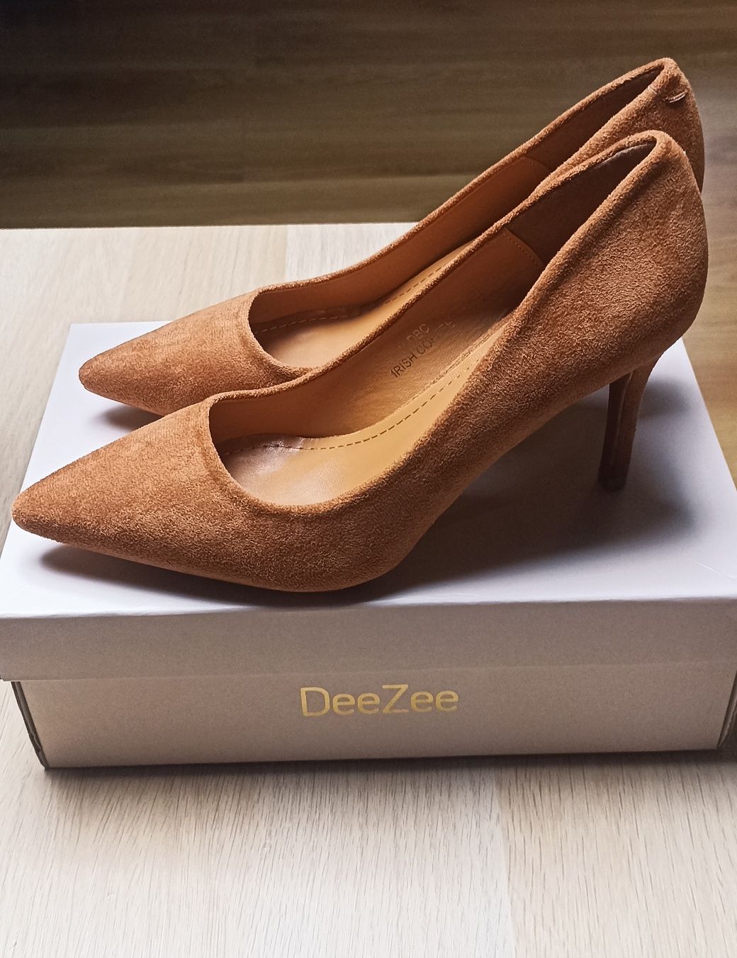 NOWE-Buty DeeZee r.38