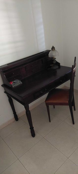 Escrivaninha de estilo antigo
