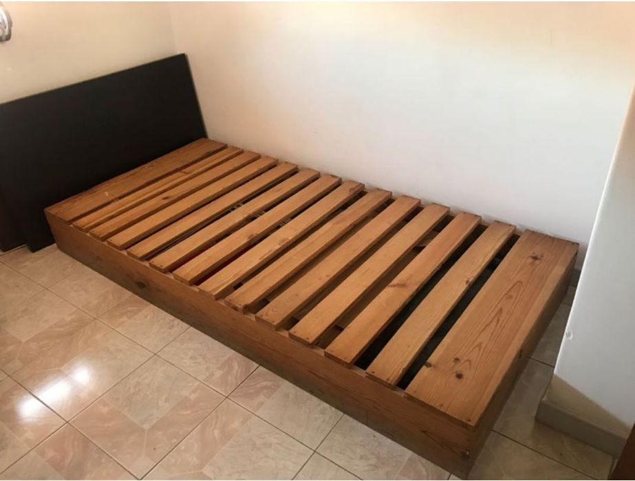 Cama Individual / Sofa de Madeira Maciça com Estrado e Colchão