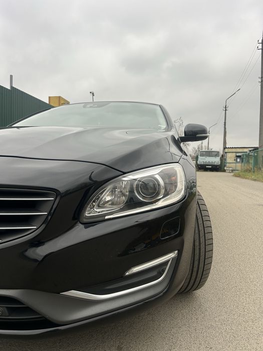 Продам власний Volvo V60 D4 2014