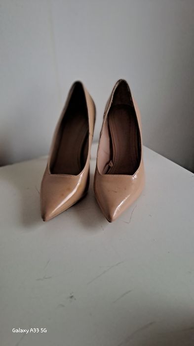 Sapato alto beje