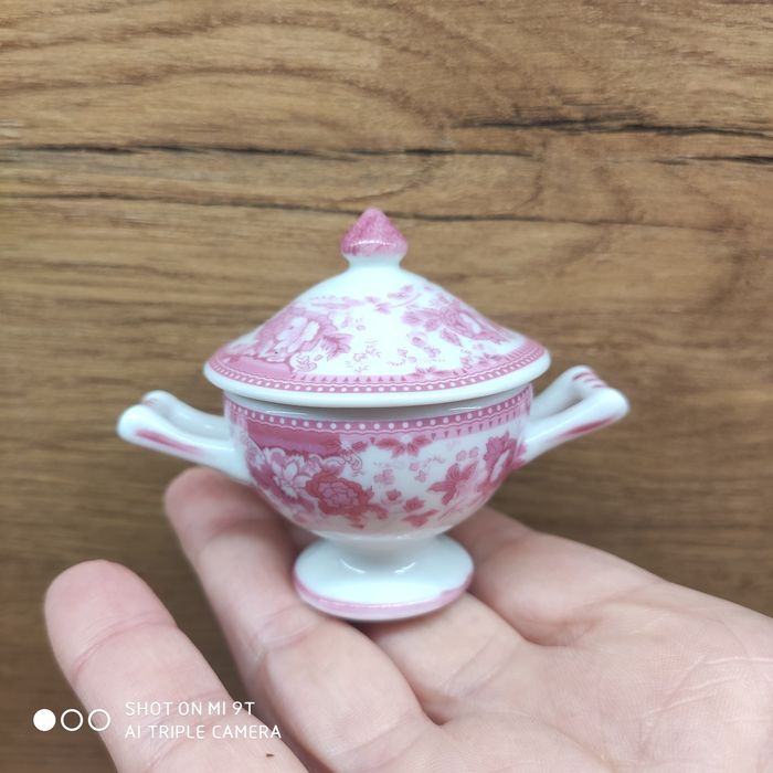 Porcelanowa waza miniaturka
