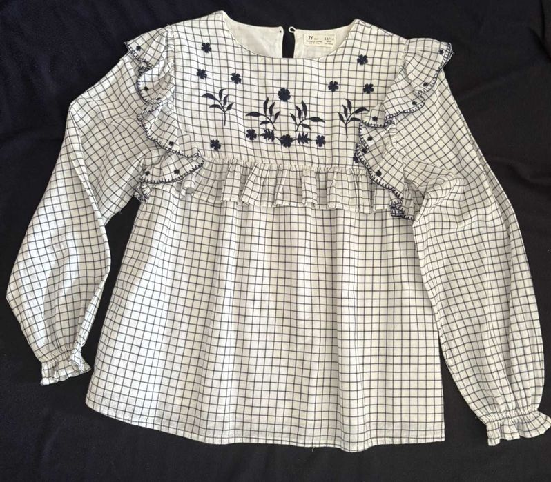 Blusa de menina da marca ZY, tamanho 13-14. Em bom estado