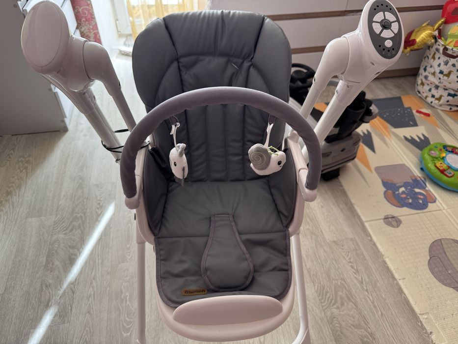 Продам стульчик качели CARRELLO Triumph CRL-10302