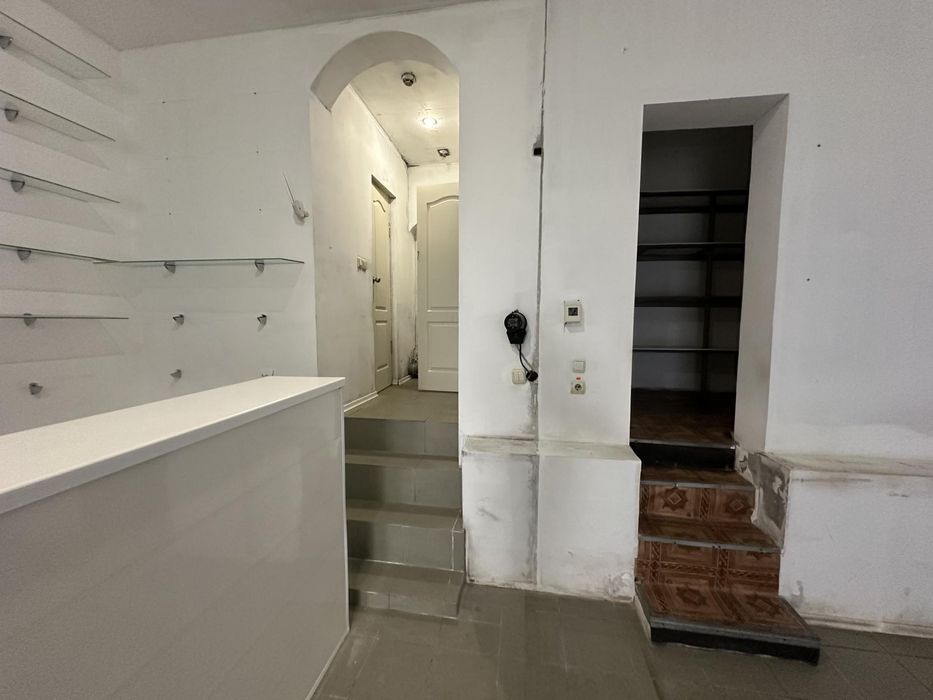 Власник приміщення 42.7м² фасад центр вул. Левка Лук'яненка 3/27