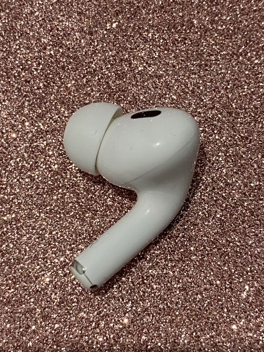 Продам навушник правий  про 2 airpods pro 2 type c a3047