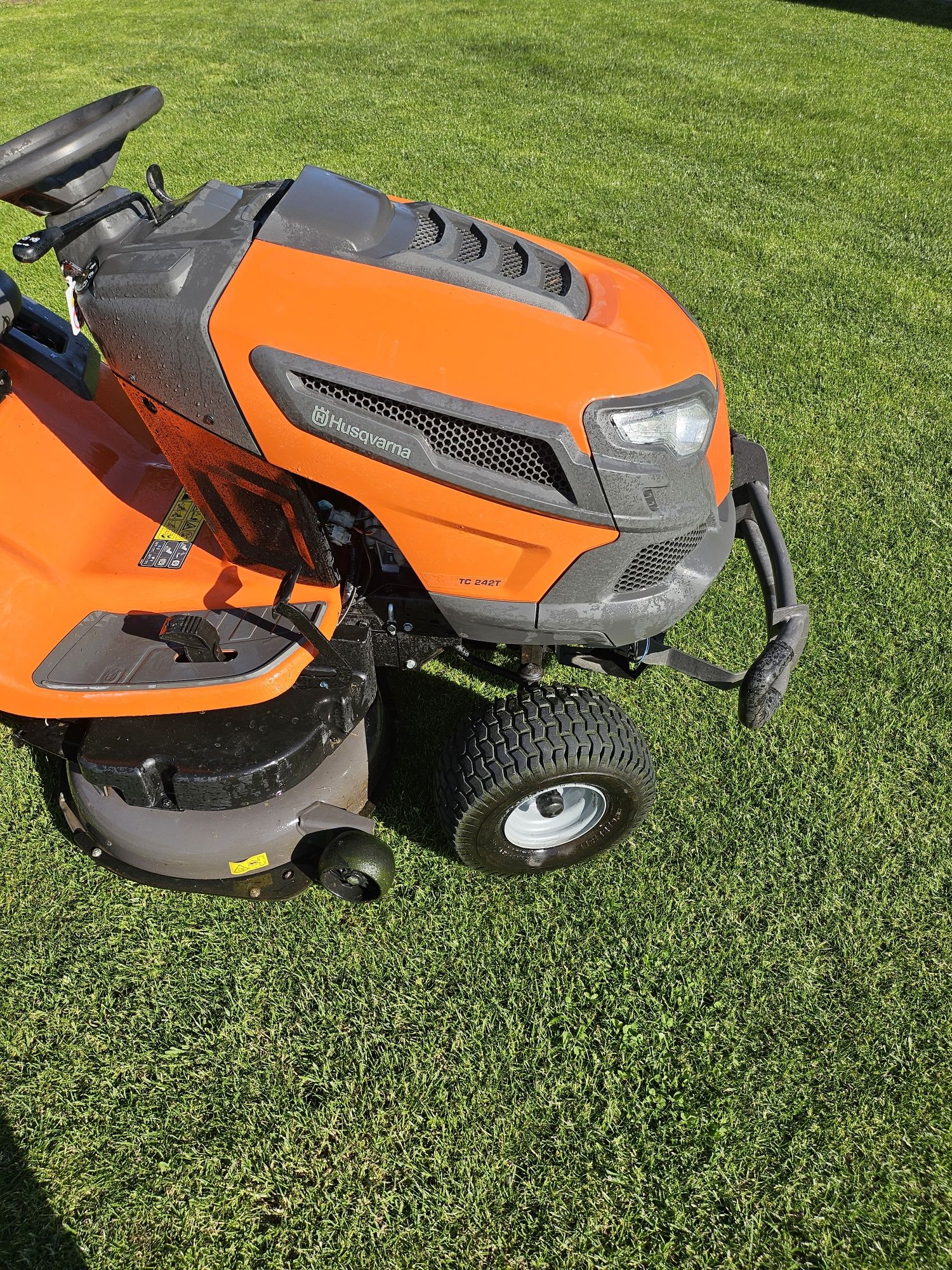 Kosiarka Traktorek Husqvarna TC 242T 2023 Briggs&Stratton