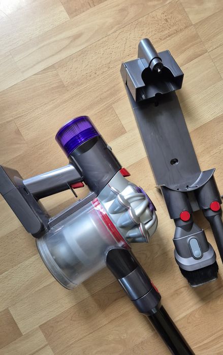 Odkurzacz pionowy Dyson v8