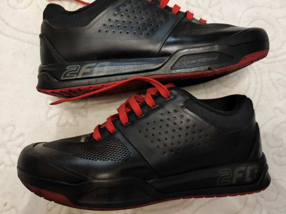 Specialized 2fo розмір 42 довжина стельки 26ʼ5 см