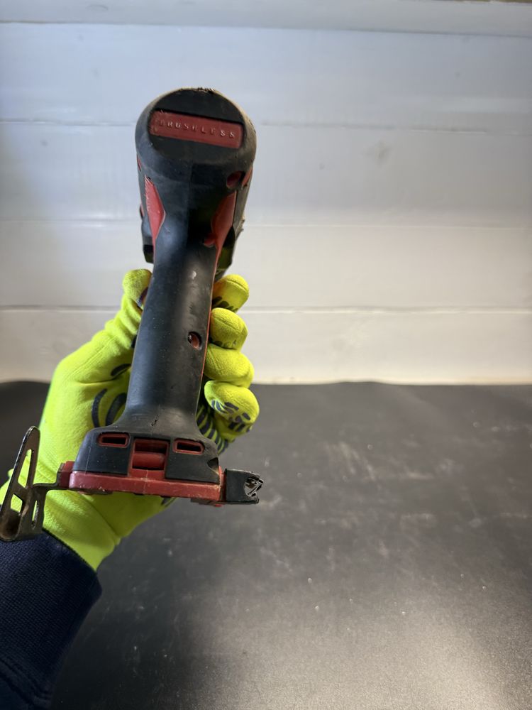Читайте опис ! Шуруповерт шурупокрут шурік milwaukee m 18