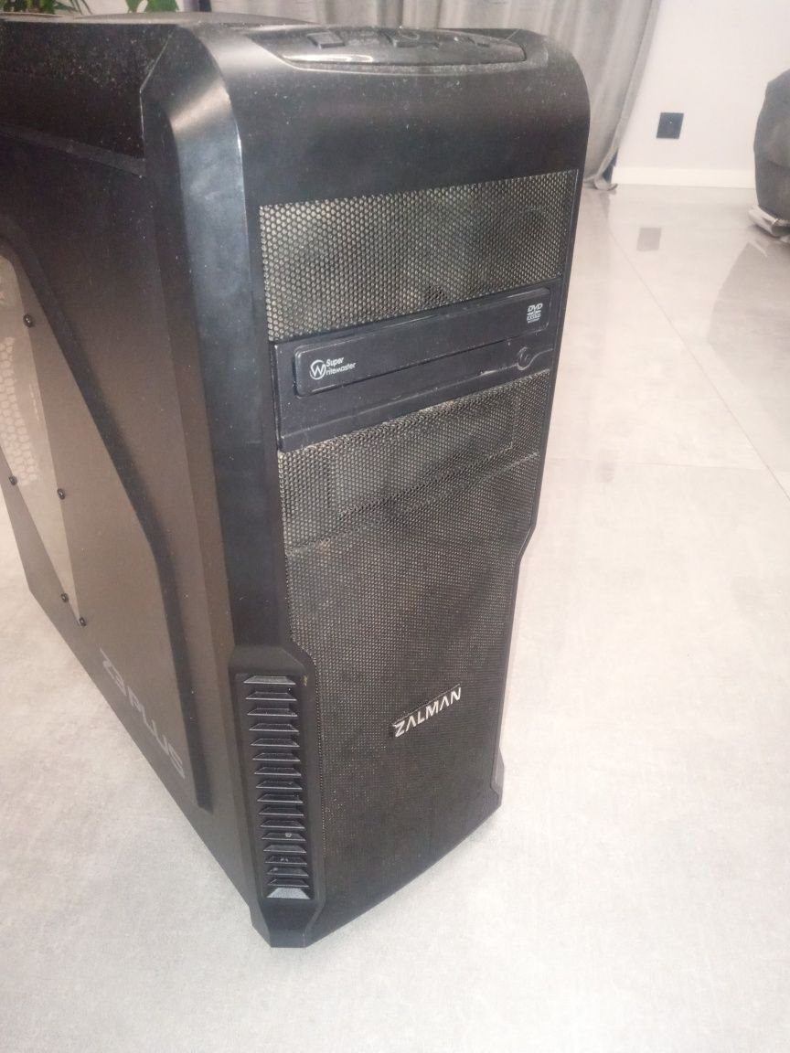 Komputer stacjonarny z monitorem 22"