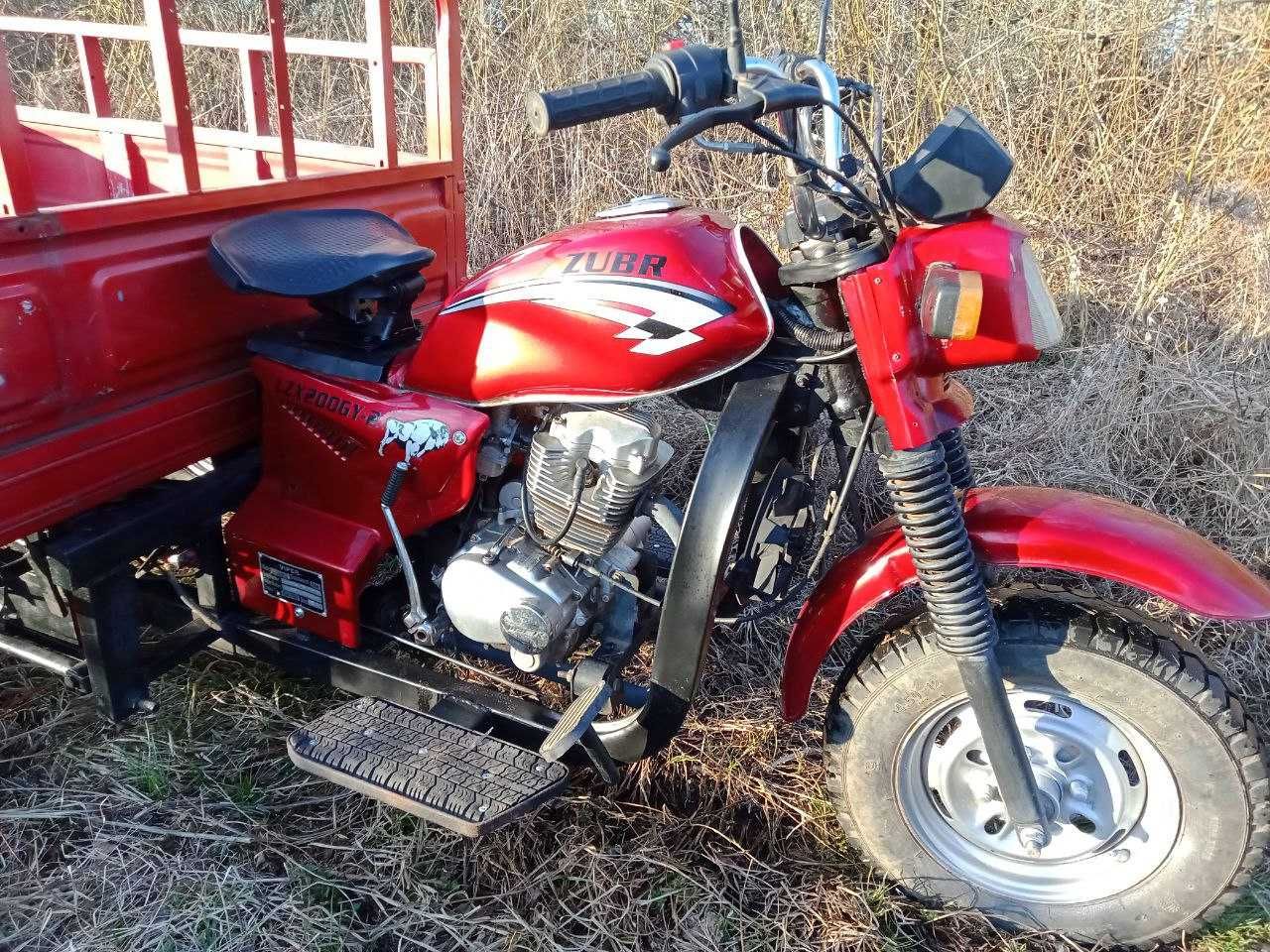 Продам трицикл Zubr
