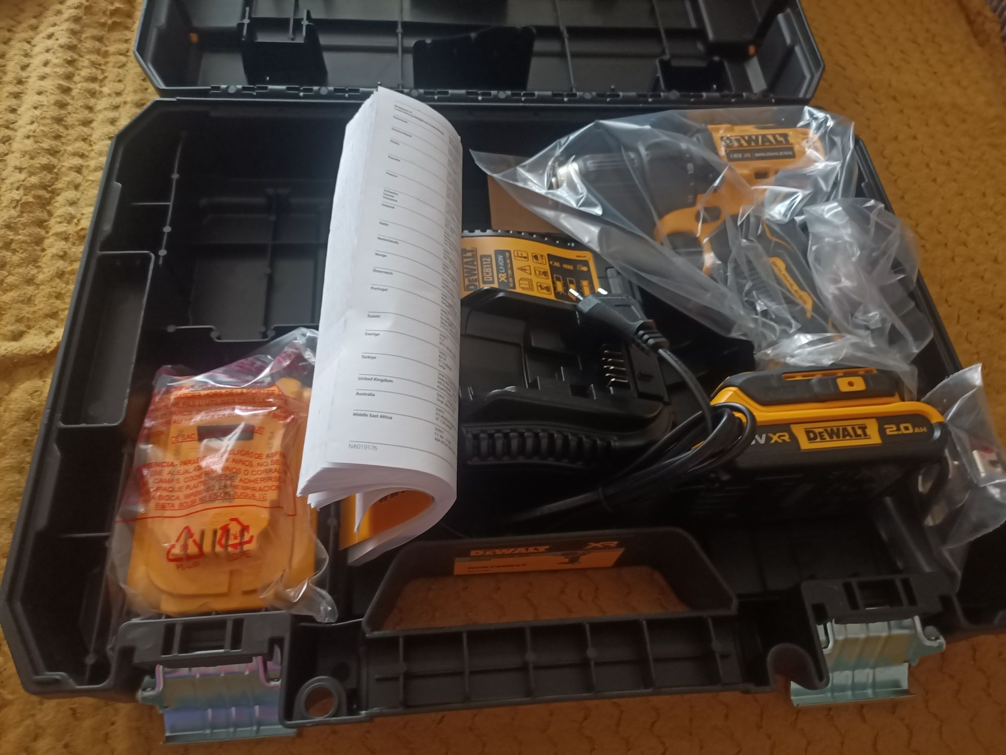 Nowa oryginalna wkrętarka DeWalt dcd708d2t