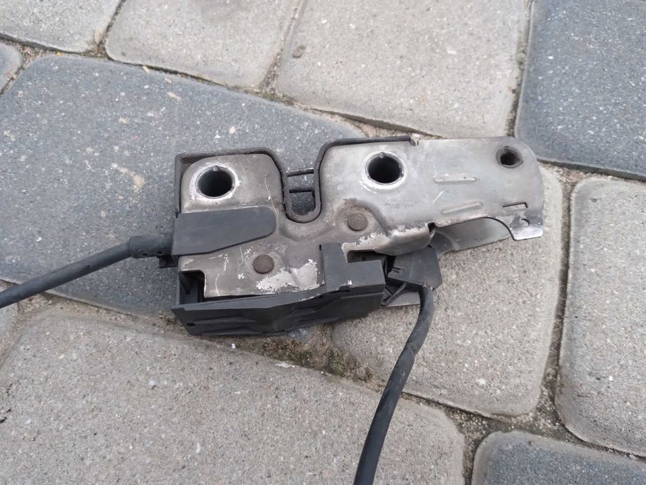 VW Passat B6 zamek maski linka rączka otwierania maski