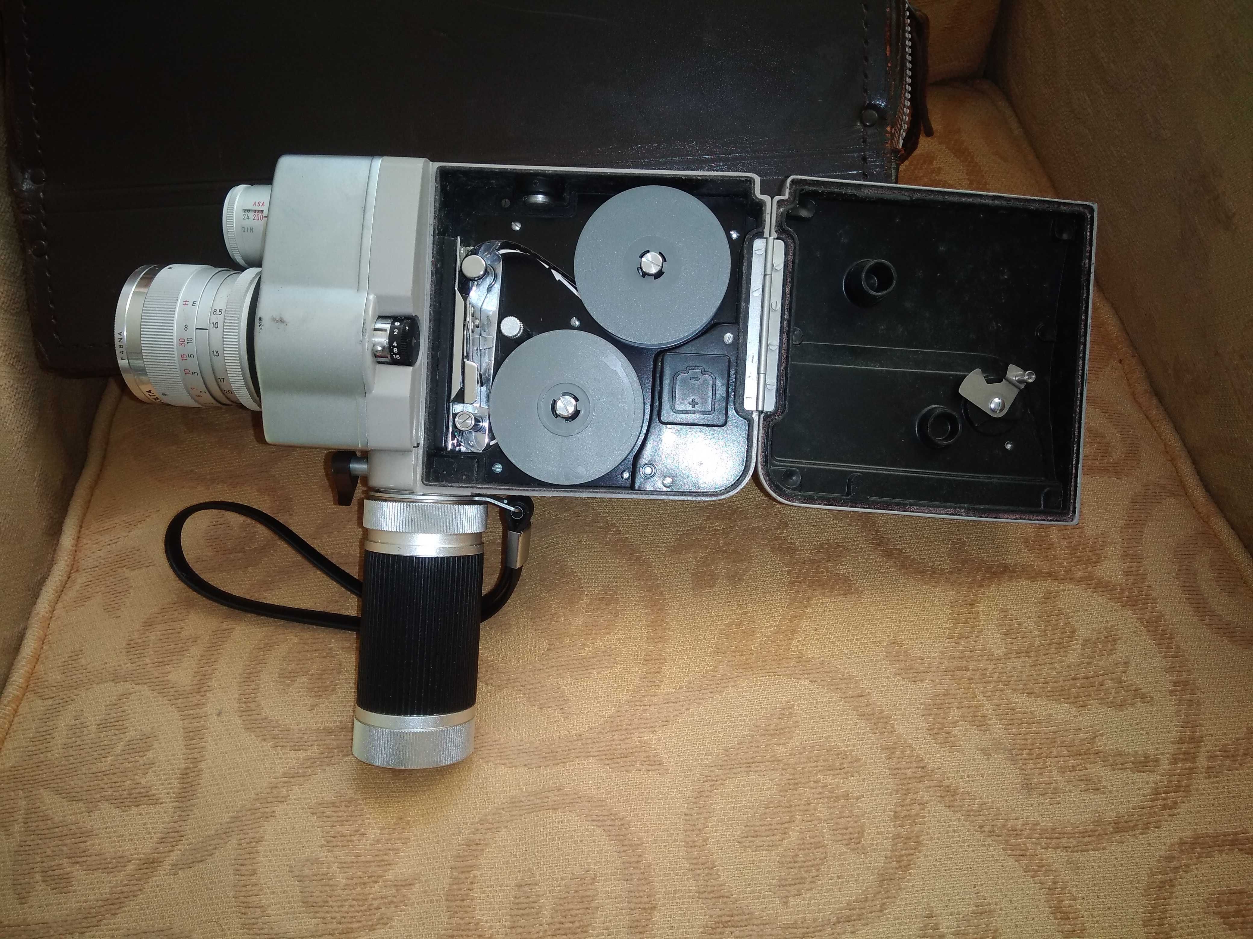 Maquina filmar Minolta, auto zoom super 8, com mala couro