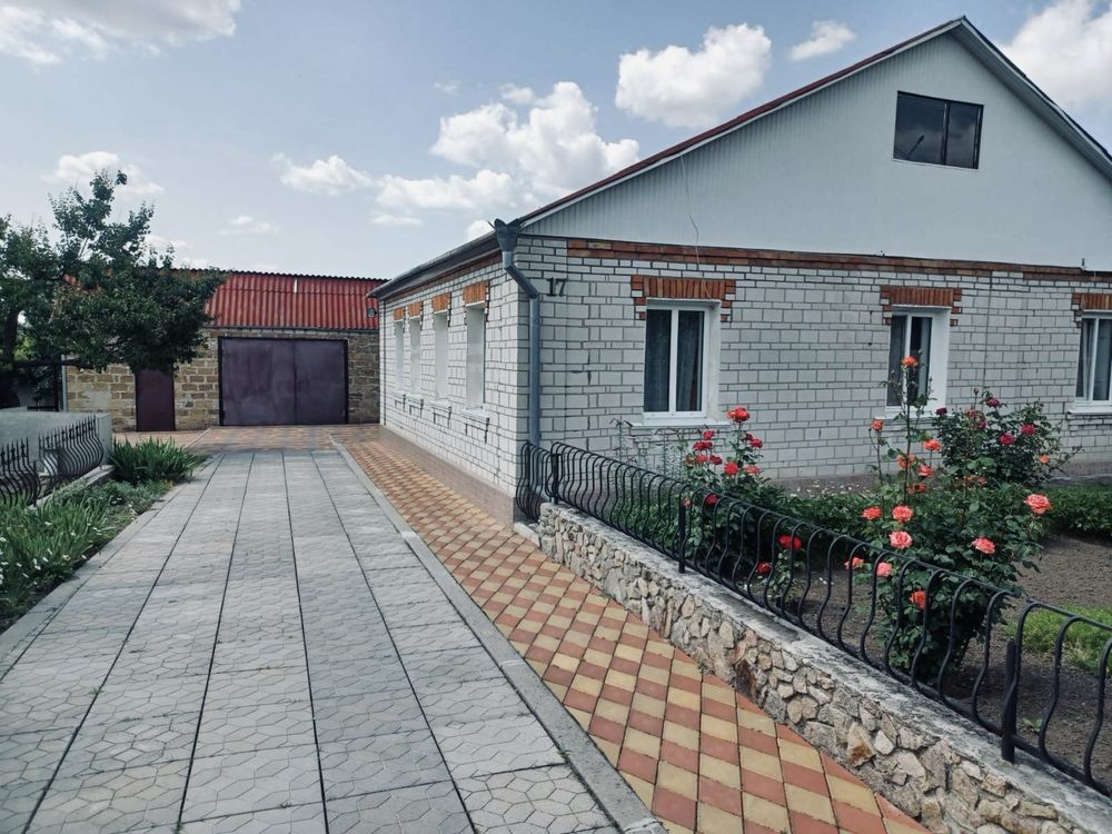 Будинок з ділянкою в м. Миронівка, Київська область