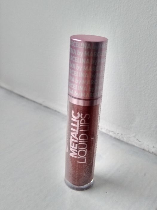 Bell metalic liquid lips Błyszczyk brązowy 201 cairo błyszczyk nude