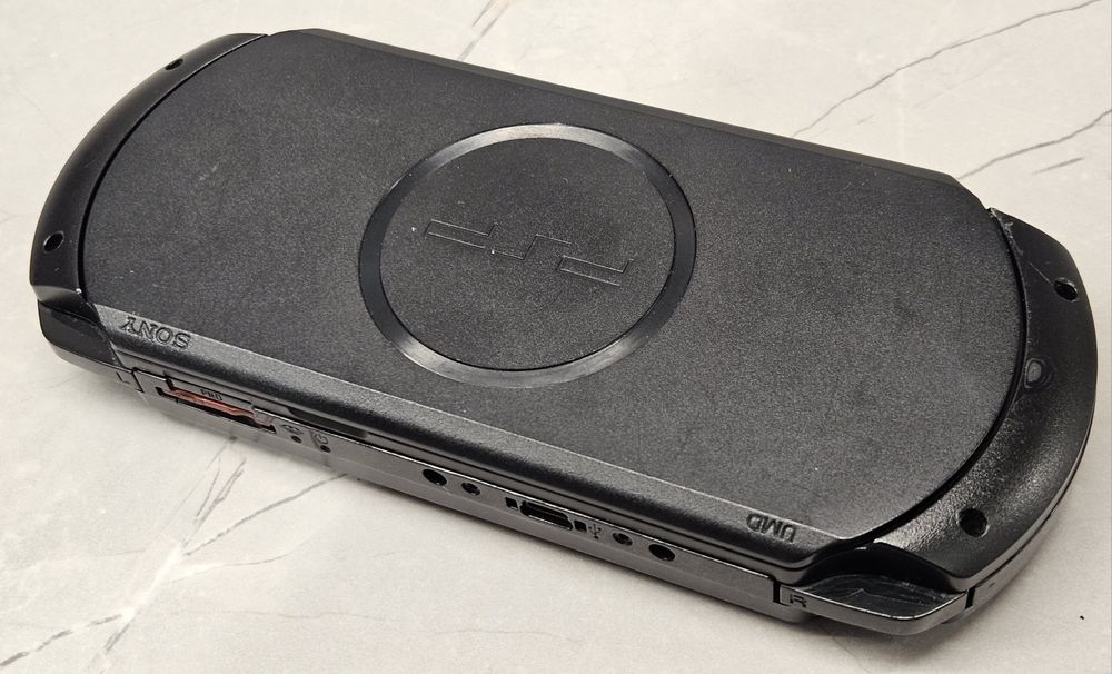 Konsola Sony PlayStation Portable PSP-E1004 +9 gier