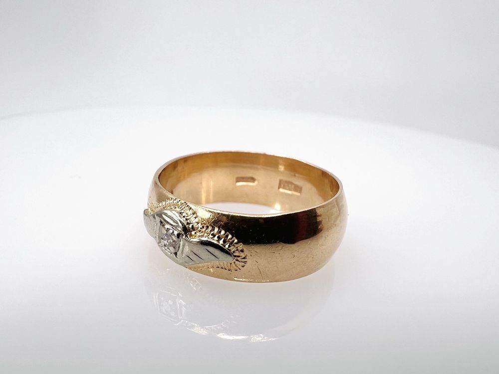 Золотое кольцо с бриллиантом 583