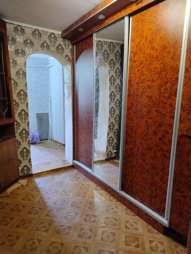 Продам 2х ком квартиру с своим двором