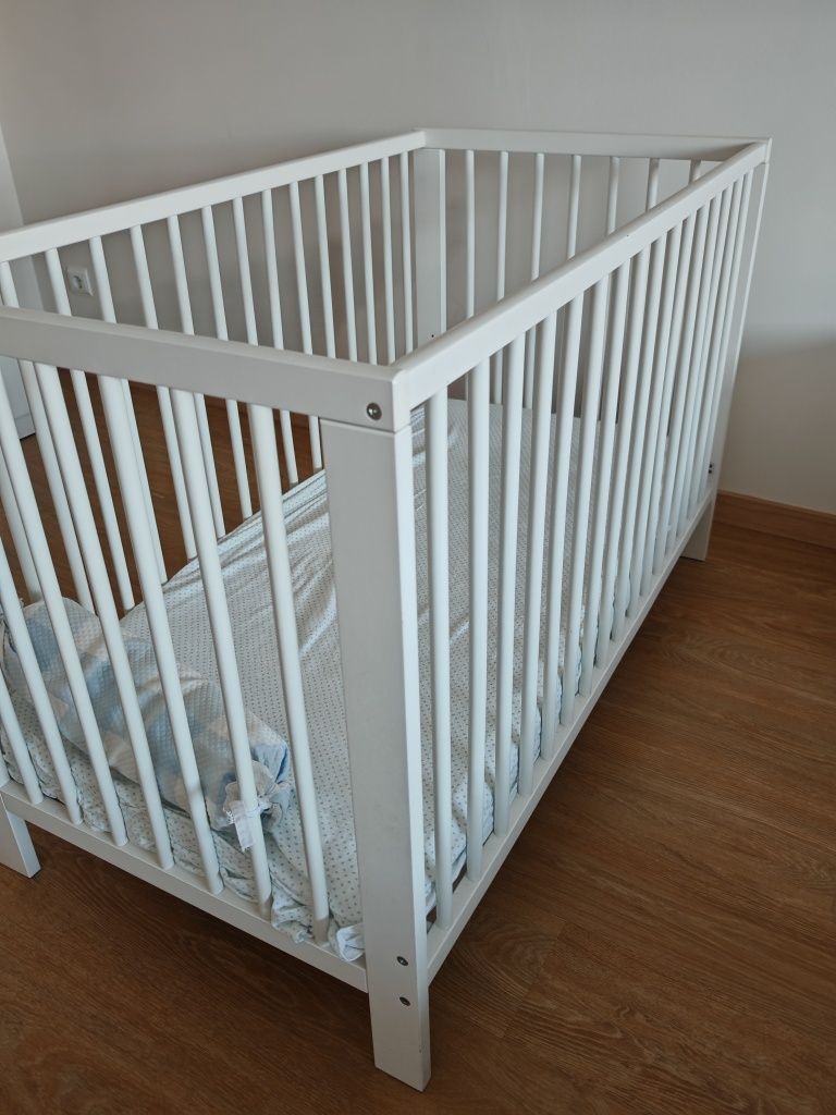 Berço para bebé IKEA
