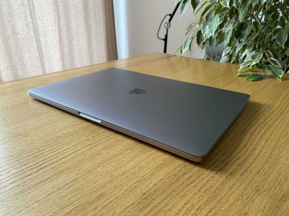 Laptop Macbook Pro 16 cali 2019