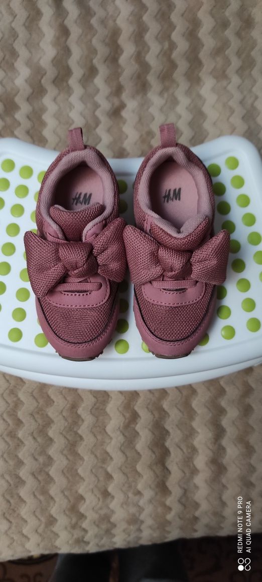 Дитячі кросівки H&M для дівчинки