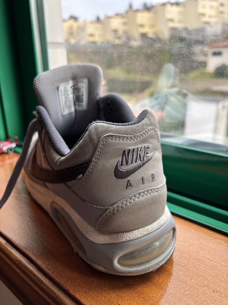 Nike Air Max Command Gris - 42