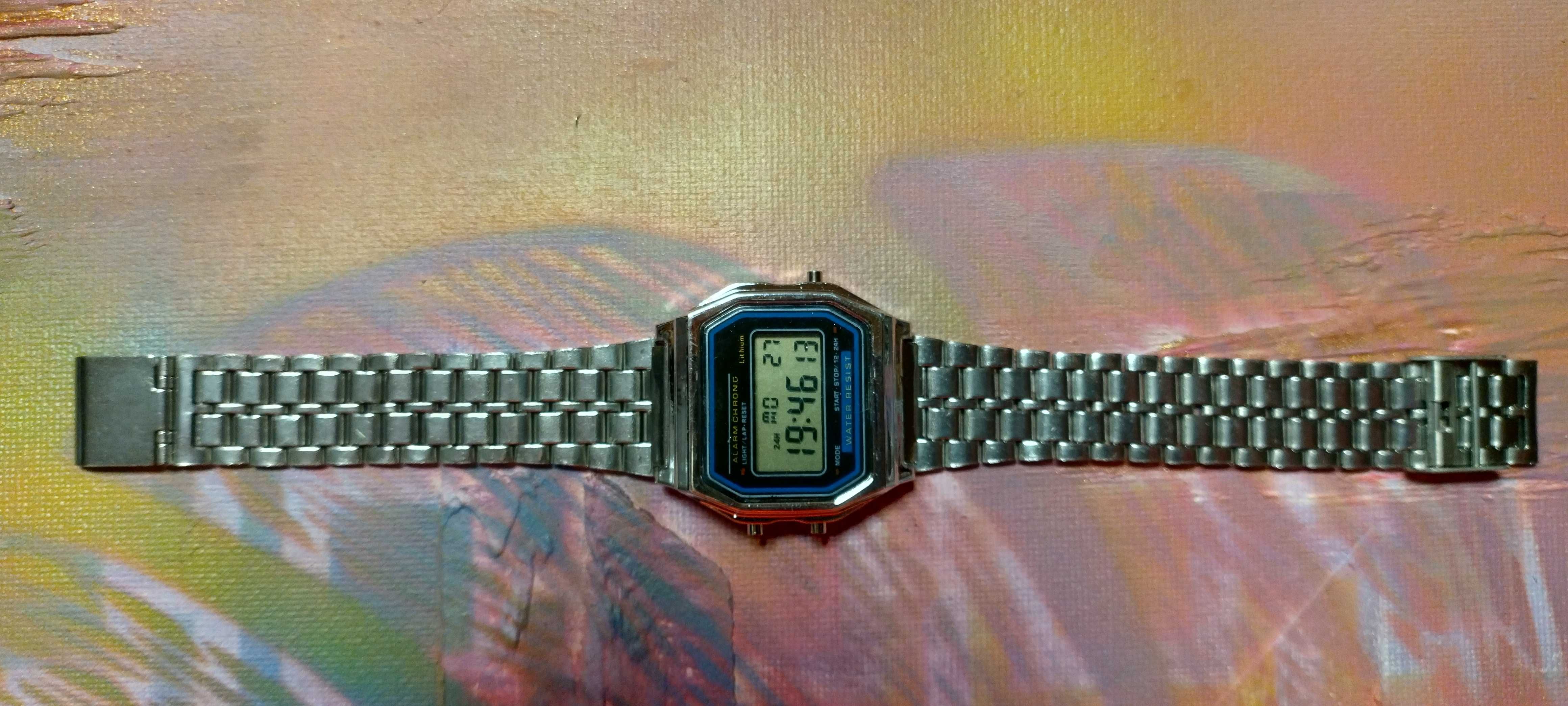 Zegarek elektronik jak z lat 80 - tych.