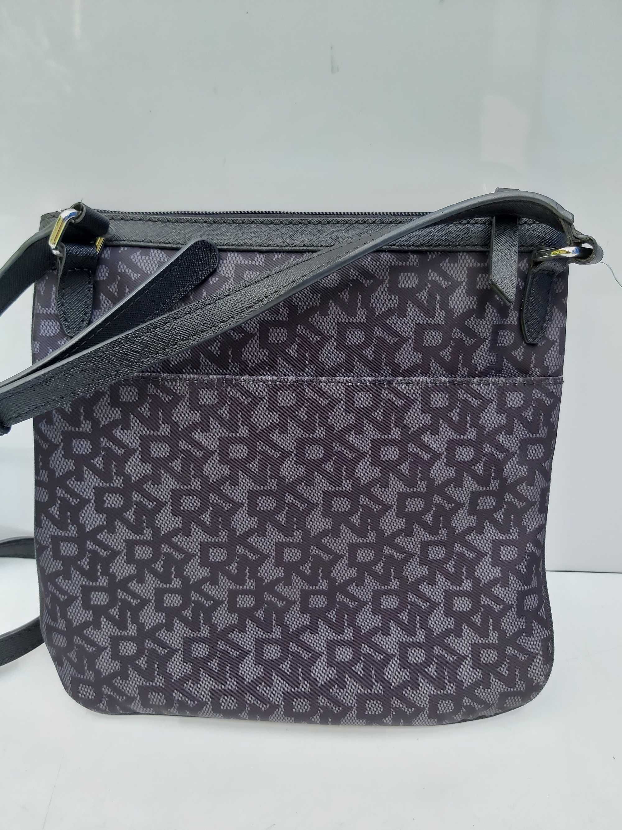 Torebka listonoszka DKNY monogram torba saszetka