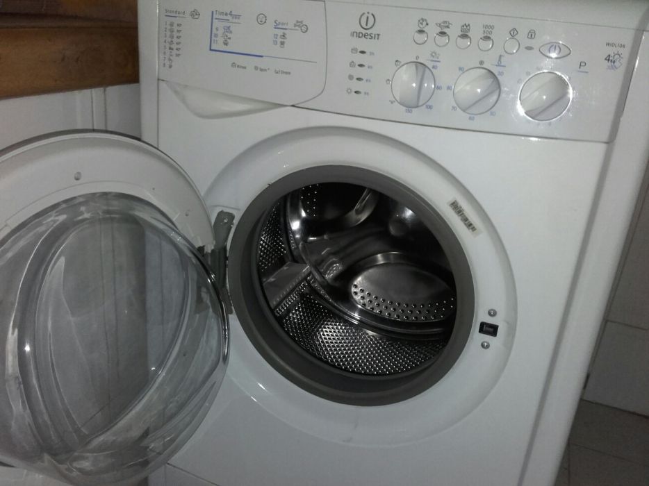 Máquina lavar/secar roupa Indesit avariada