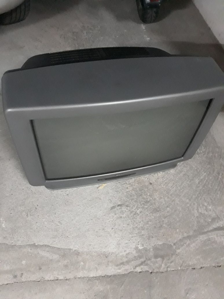 Televisor Sanyo com comando