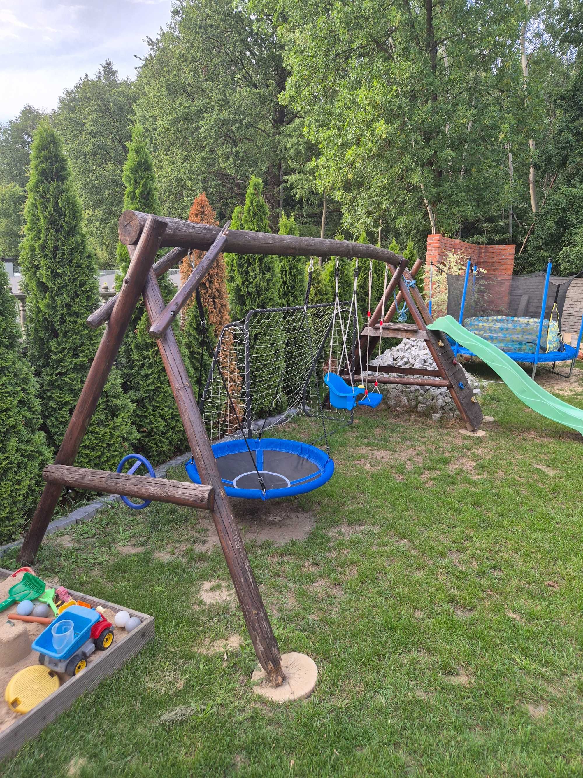 Huśtawka ogrodwa ze zjeżdżalnią