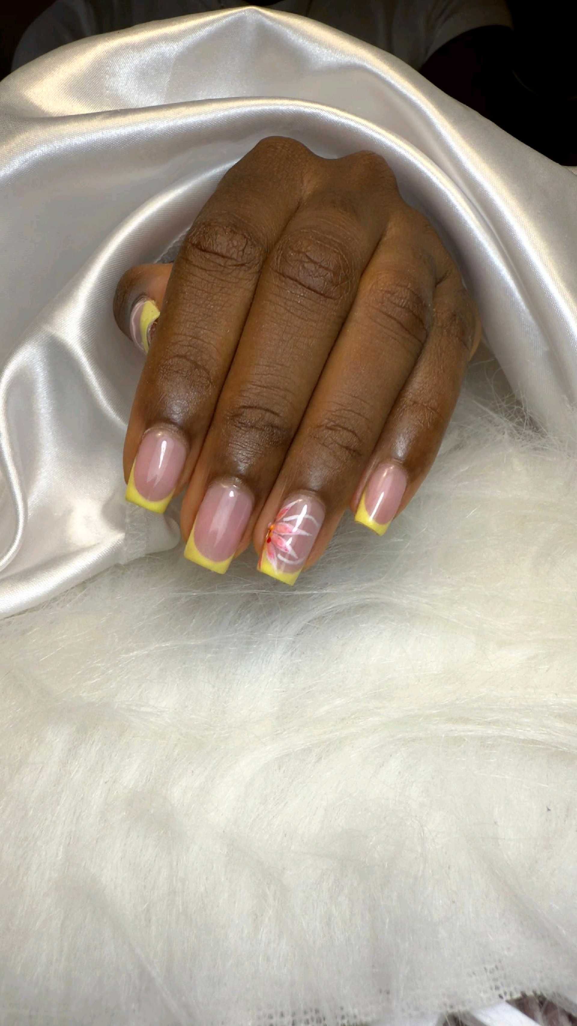 Extensão em gel e nail arts