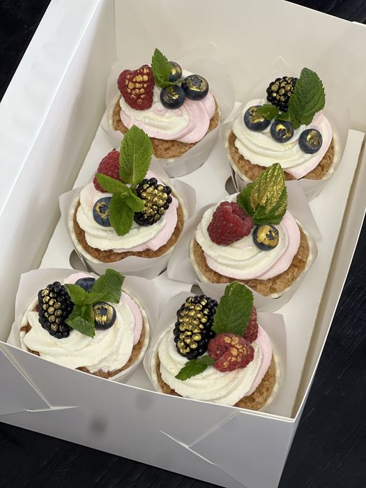 Торт на замовлення, бенто торт, капкейки, трайфли