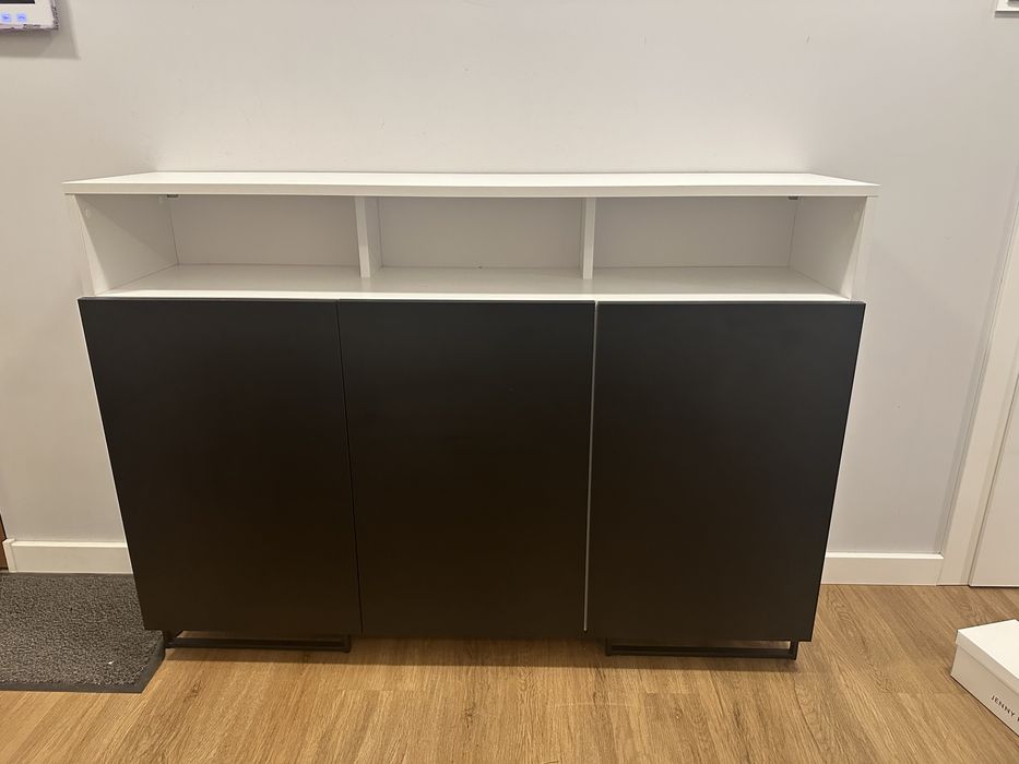 Szafka na buty na nóżkach