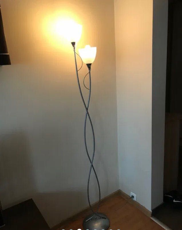 Lampa stojąca do salonu