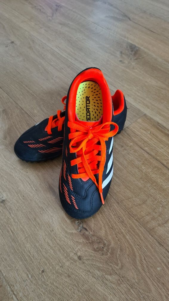 Turfy Adidas Predator, r 32