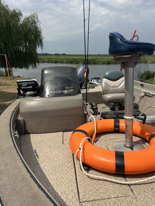 човен Tracker Pro Guide V-16 + двигун Yamaha F70
