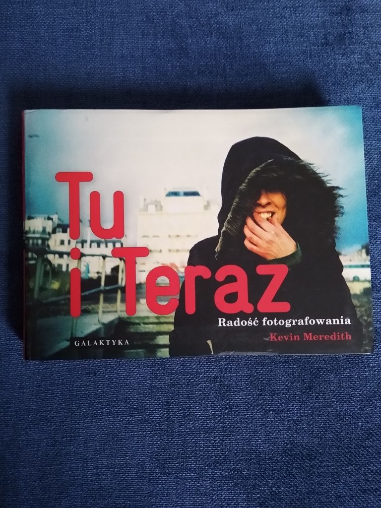 Książka poradnik fotograficzny "Tu i teraz" K.Meredith, stan idealny