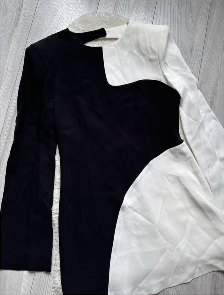 Плаття з оголеною спиною сукня чорно-біла прямий крой
