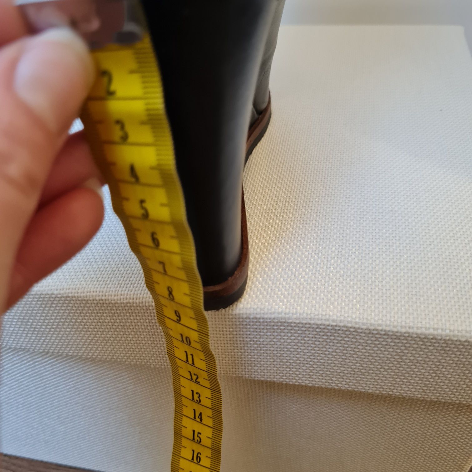 Skórzane czarne kozaki na koturnie LASOCKI rozmiar.38