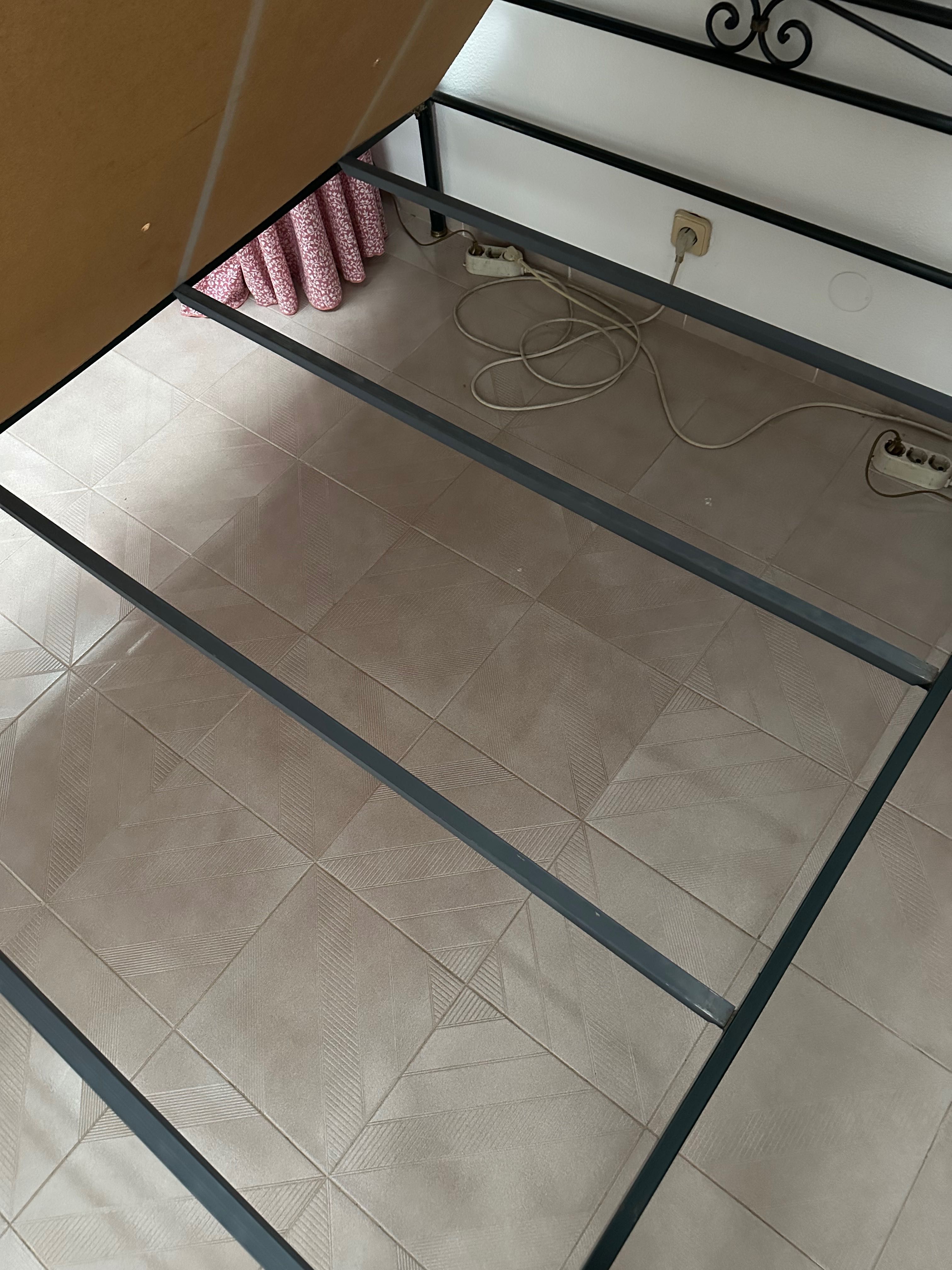 Cama de ferro feito manualmente