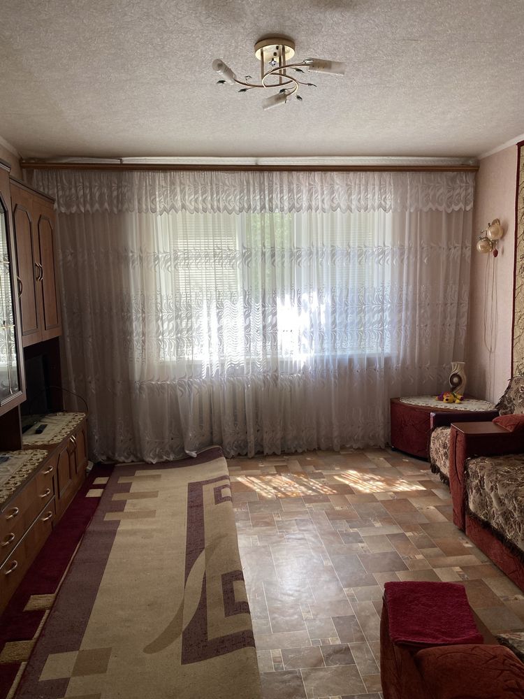 Продаж 1 кімнатноі квартири з додатковою кімнатою в центрі міста