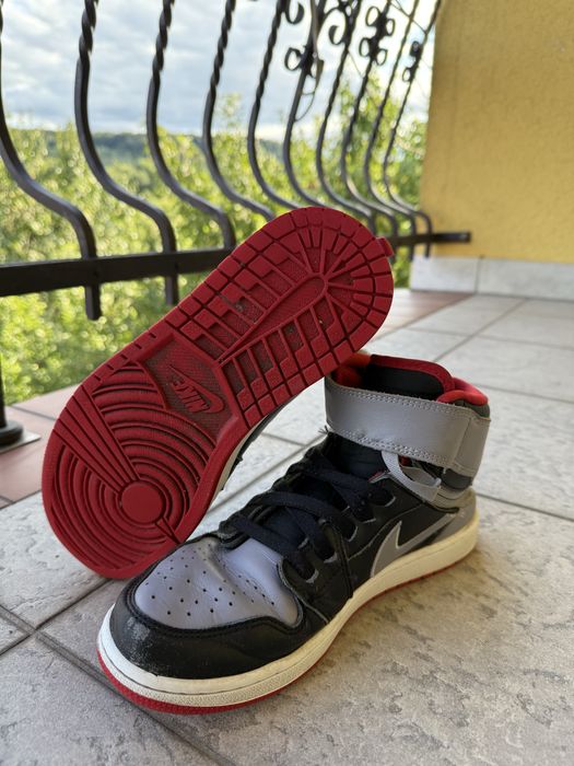 Nike Air Jordan 1 Hi FlyEase