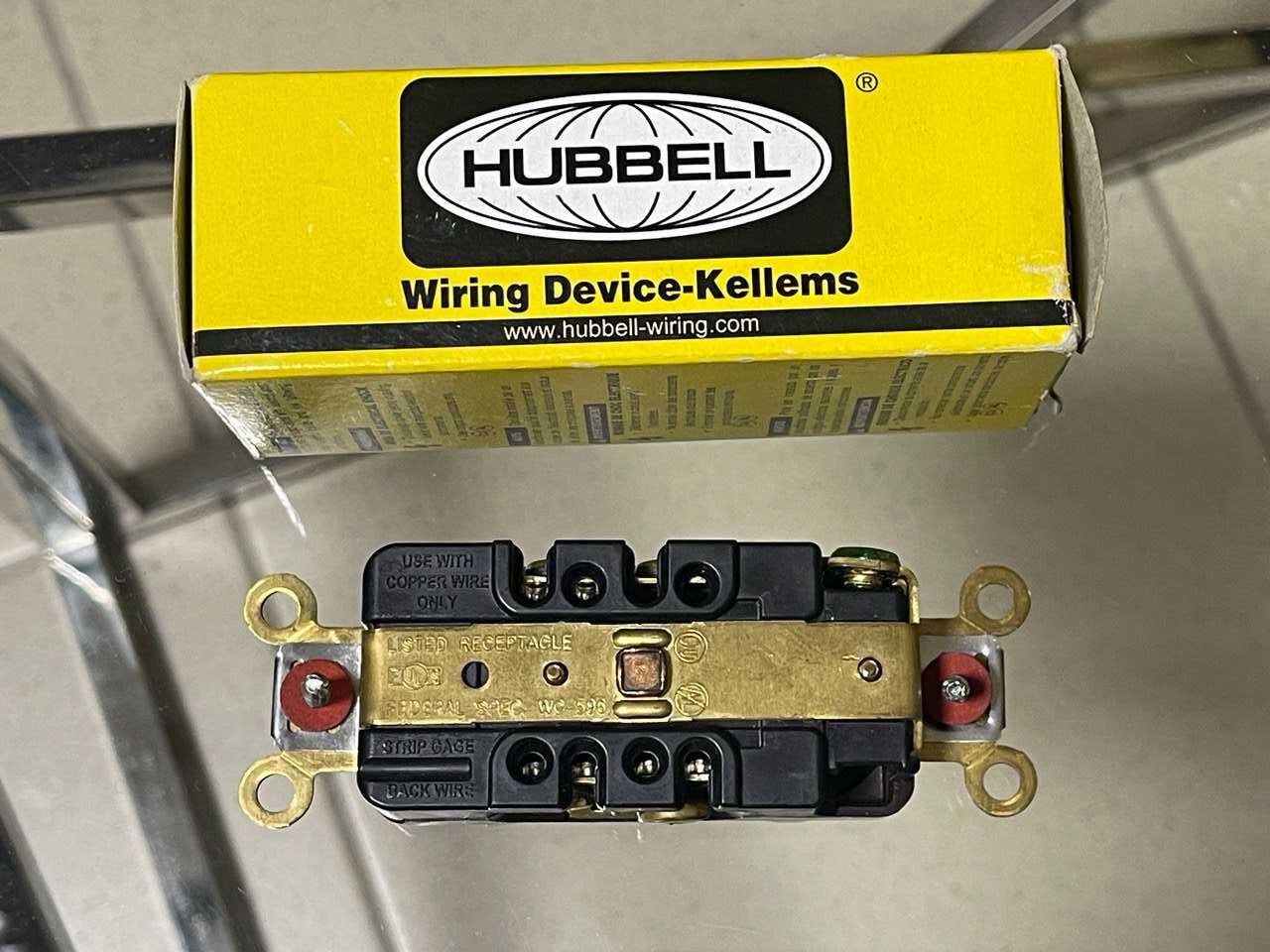 Двойная сетевая розетка Hubbell HBL5252