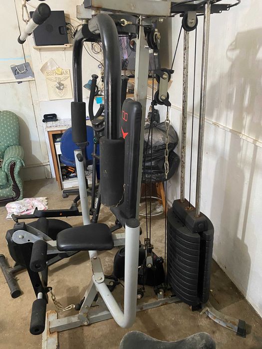 Conjunto- Maquina de musculação e maquina fitness step