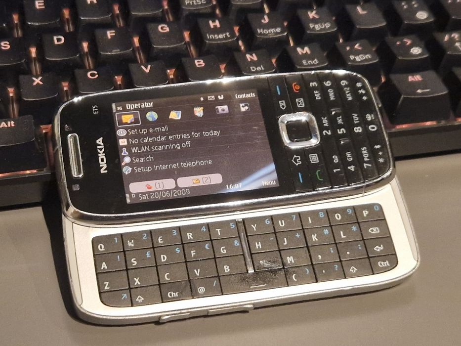 Telefon Nokia E74 zabawka atrapa