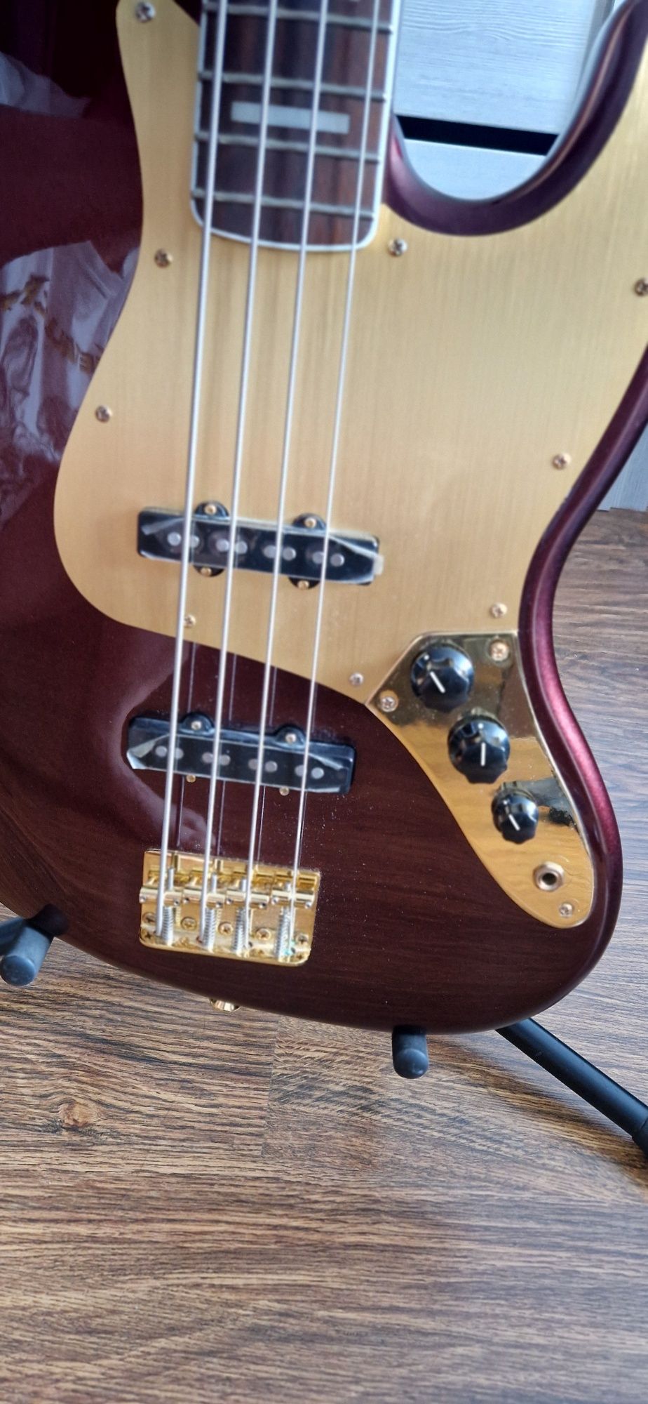 Squier 40th Anniversary Jazz Bass Gold Edition, Ruby Red Metallic